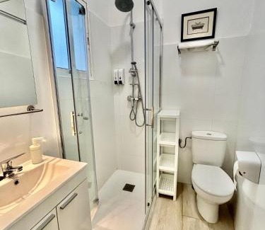 San Bartolome Apartment | Acogedor apt 8pax 4Bdr 2Bth- CozyHomeSevilla2