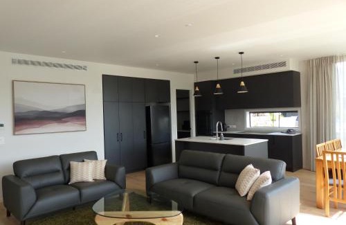 Wanaka Apartment | acomo at Alta - luxury home & stunning mountain views