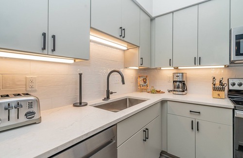 Music Row House | Acoustic Anthem-2 Units-Pool & Gym-In Music Row