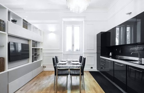 Washington Apartment | Acquileia - Stylish loft steps from Corso Magenta