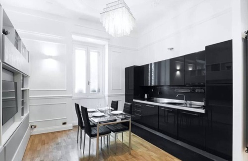 Washington Apartment | Acquileia - Stylish loft steps from Corso Magenta