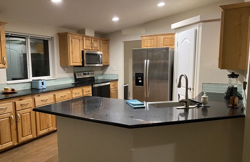 Gasquet House | Acreage Redwood Country. Hot Tub!