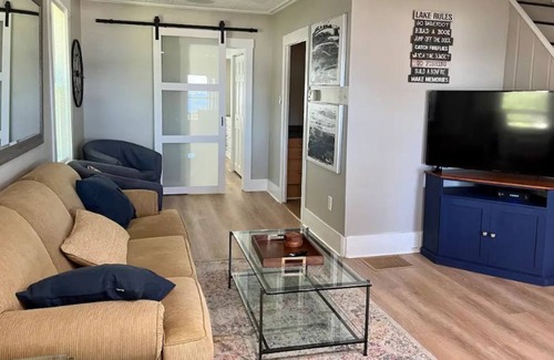 Lochmere House | Across from Lake Winnisquam/Close to Gunstock