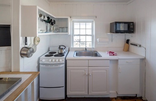 Wellfleet House | Across from Mayo Beach walk to downtown!