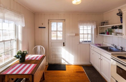 Wellfleet House | Across from Mayo beach walk to downtown!