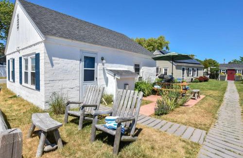 Wellfleet House | Across from Mayo beach walk to downtown