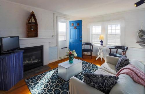 Wellfleet House | Across from Mayo beach walk to downtown