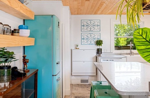 Leamington House | Across From Seacliff Beach & Park.The Perfect Lake getaway