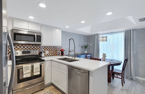 Fountain Hills House | Across the street from the Fountain park area. 2 master suits, hot tub, pool