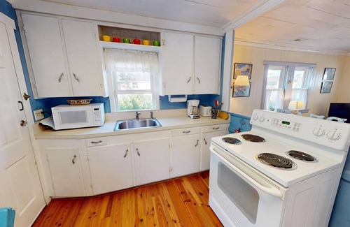 Folly Beach House | Across the street from the beach~ Bonnie Dune