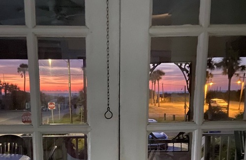 Folly Beach House | Across the street from the beach~ Bonnie Dune