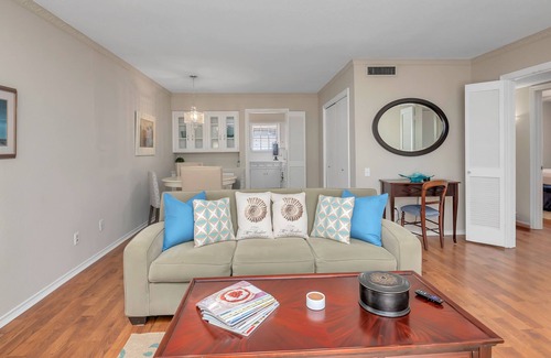 Park Cities Condo | Across the street from SMU!