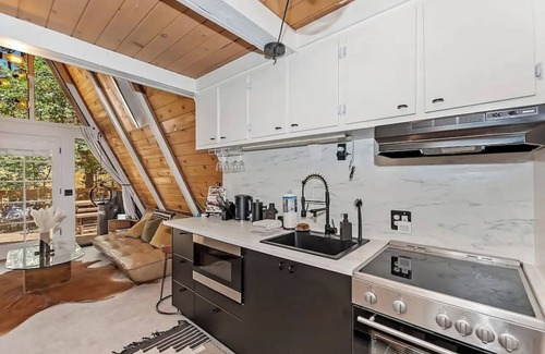 Sugarloaf Cabin | Acute A-frame Cabin w WiFi