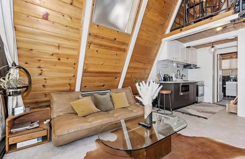 Sugarloaf Cabin | Acute A-frame Cabin w WiFi