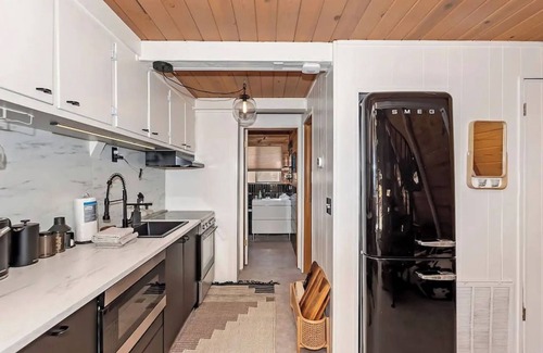 Sugarloaf Cabin | Acute A-frame Cabin w WiFi