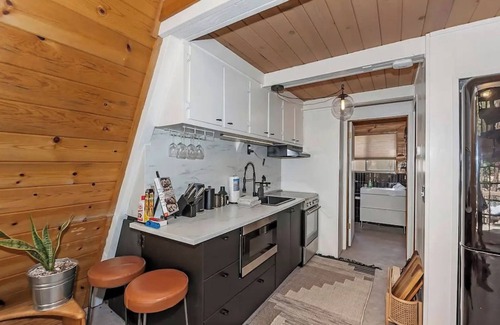 Sugarloaf Cabin | Acute A-frame Cabin w WiFi