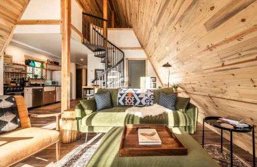 Florissant House | Acute Cabin Nature History Dog-Friendly Sauna