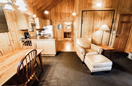 Winthrop House | ADA Patterson Lake Cabin - 1 Queen/1 Queen Murphy/1 Twin