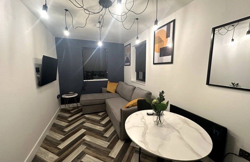 Peterborough Apartment | Adam Court Studios and Apartments
