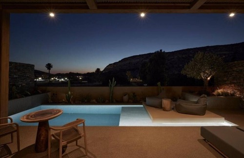 Matala House | Adama - Luxury Junior Suite with Private Heated Swimming Pool