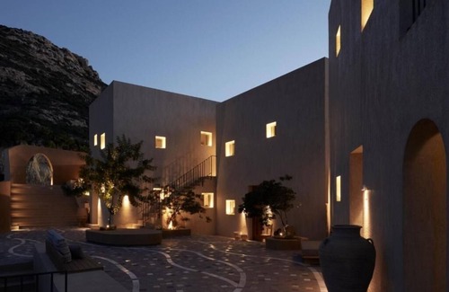 Matala House | Adama - Luxury Junior Suite with Indoor Jacuzzi