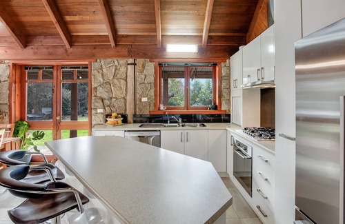 Porepunkah House | Adamantine Cottage in picturesque Porepunkah.
