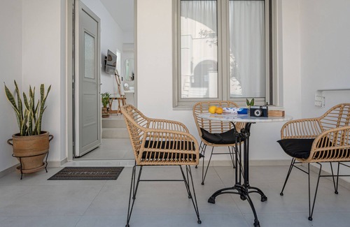Naxos Town Apartment | Adamas Studios Emerald Room