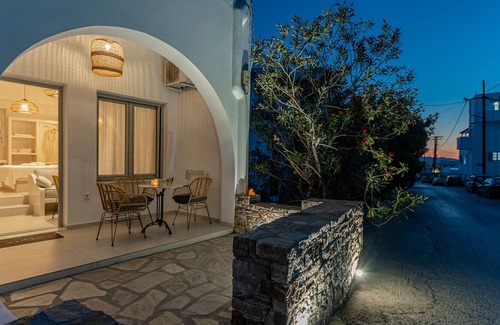 Naxos Town Apartment | Adamas Studios Emerald Room
