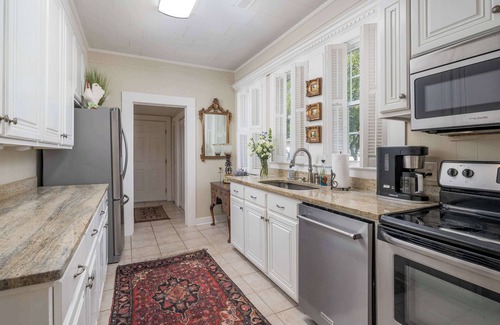 Tuscaloosa House | Adams House-Outdoor Entertainment-Walk to Eat/Shop