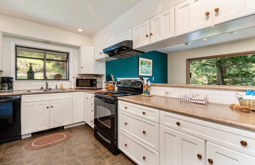 Windcliff Estates House | Adams Vacation Home at Windcliff by RedAwning