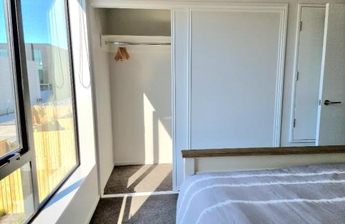 Addington House | Addington townhouse with carpark 8mins walk to Hagley park south