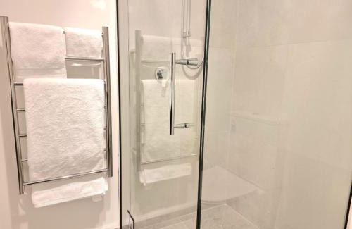Addington House | Addington townhouse with carpark 8mins walk to Hagley park south