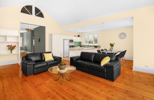 Everard Park House | Adelaide Style Accommodation-Close to City and Beach-4 .5 Star+WI-FI+ 3 carpark