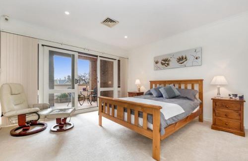 North Adelaide Apartment | Adelaide Style Accommodation-Close to City-North Adelaide-3 Bdrm- FREE Parking