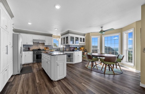 Russellville House | Adeline's Lake View, Elegant Lake View Home in Gated Community, Sleeps 15