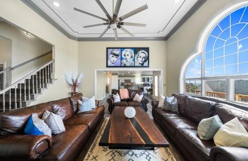 Russellville House | Adelines Lake View Elegant Home in Gated Community Sleeps 15