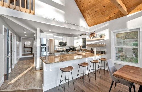 Meredith House | Adirondack style Winnipesaukee waterfront home with 4 bedrooms and SW EXP
