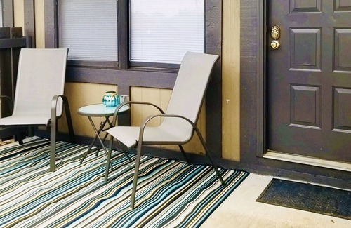 Cleveland Apartment | Adkisson Villa ★NEWLY REDONE★ Best Location! 2 MIN >I75, Arcade table PACMAN