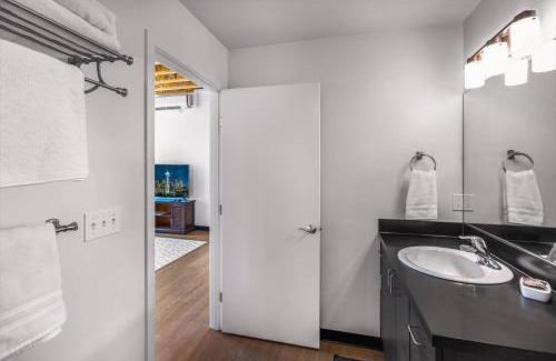 Bremerton House | Admiral Condo #201