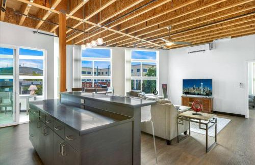 Bremerton House | Admiral Condo #201
