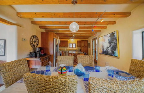 Historic Eastside House | Adobe Alegre - Walk to Canyon Rd