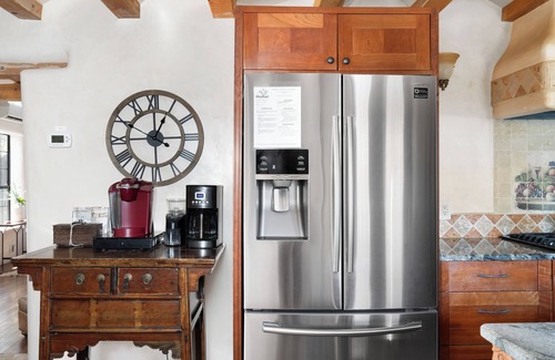 Historic Eastside House | Adobe Alegre - Walk to Canyon Rd