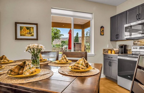 Fruita Cottage | Adobe Creek Cottage - Serene Setting Close to Golf, Mountain Biking & Hiking