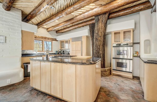 Broadmoor House | Adobe del Sur! Architectural Gem Near Broadmoor