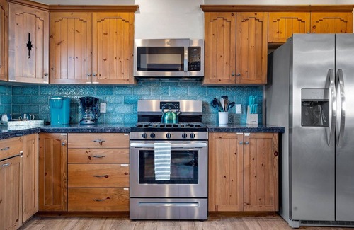 Oak Creek Apartment | Adobe Hacienda by RedAwning