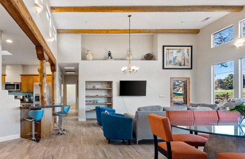 Oak Creek Apartment | Adobe Hacienda by RedAwning
