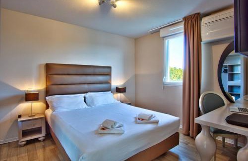 Lahonce Hotel | Adonis Hotel Bayonne