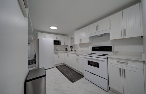Delta House | Adorable 1 bdrm + pull out sofa suite in Delta