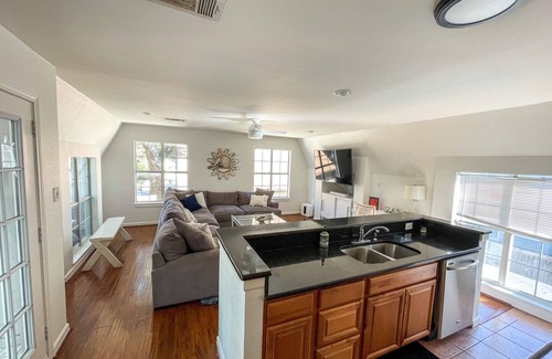 Knox - Henderson House | Adorable 1 bedroom guest house with large deck - WALK TO LOWER GREENVILLE