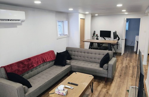Laval House | Adorable 1-Bedroom in Laval